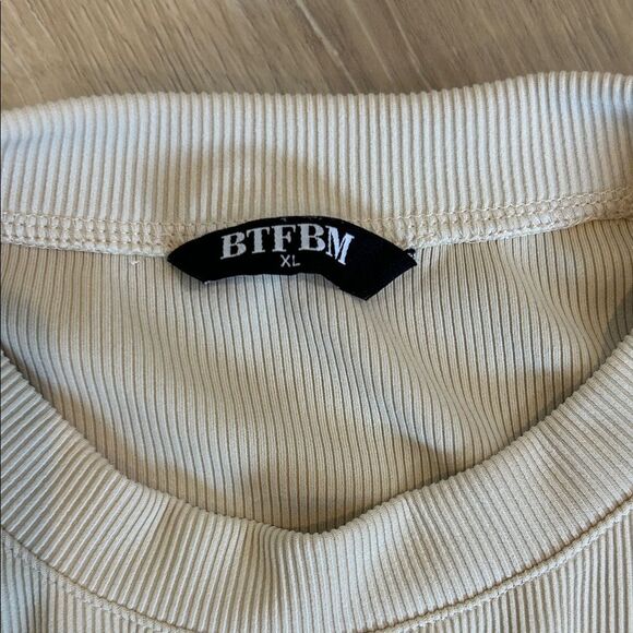 Loungewear Matching Set, Cream Crop Top and Black Wide Leg Pants, Size XL - Picture 5 of 9